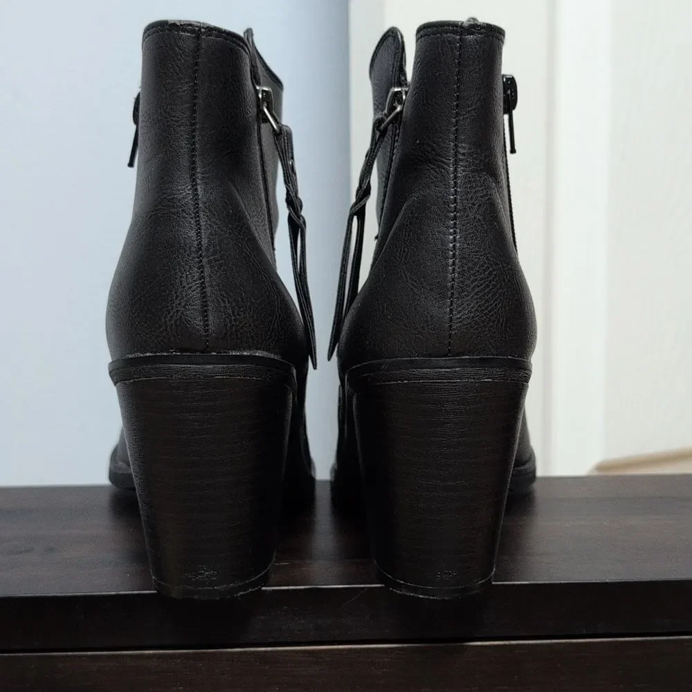 American Rag AR Baxter Black Booties Side Zip Block Heel Faux Leather Size 9.5